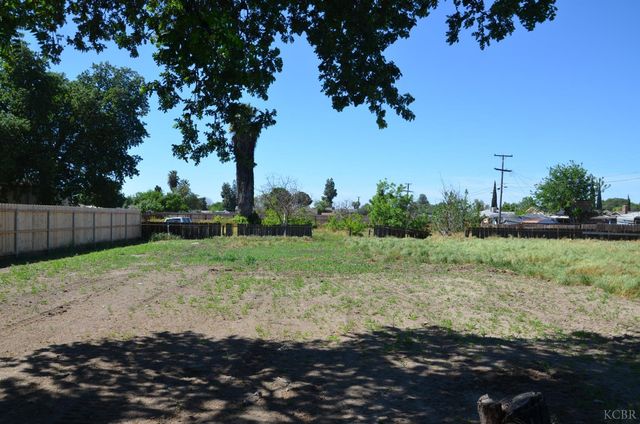 237 Smith Avenue, Lemoore, CA 93245