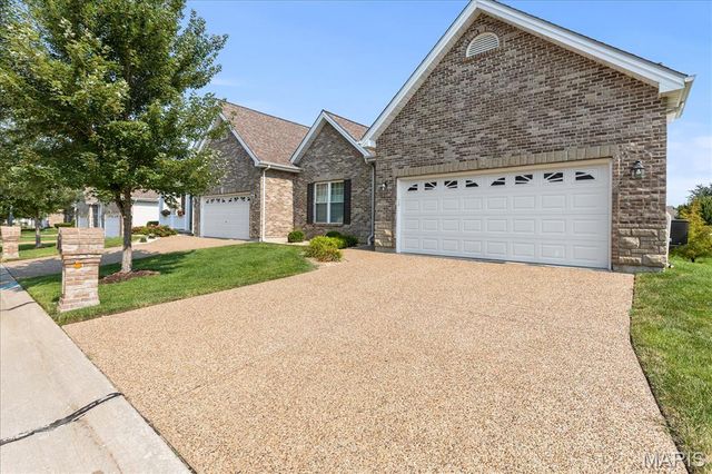 253 Strayhorn Drive, St Peters, MO 63376