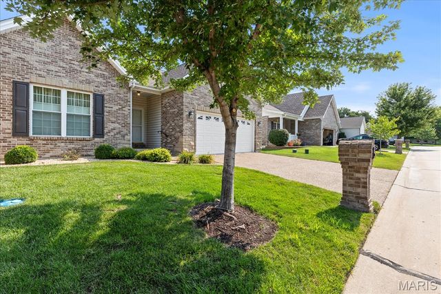 253 Strayhorn Drive, St Peters, MO 63376