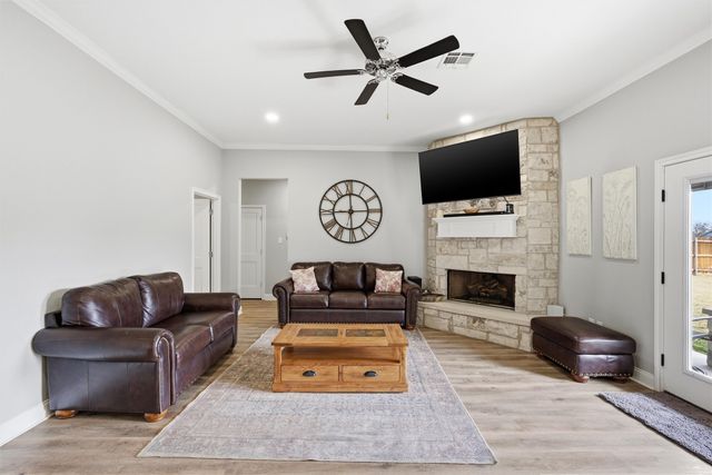 810 N Davis Street, West, TX 76691