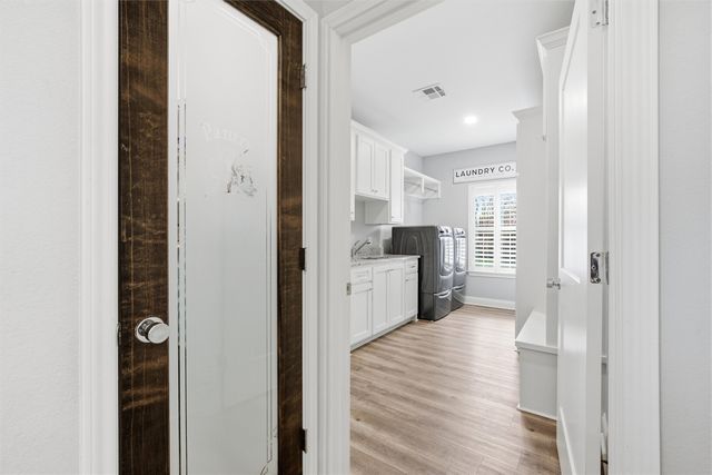 810 N Davis Street, West, TX 76691