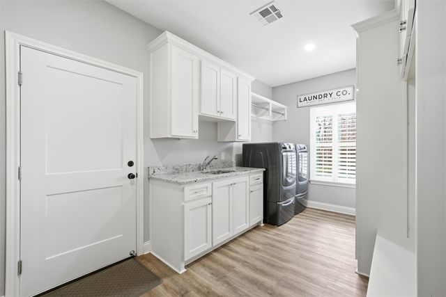 810 N Davis Street, West, TX 76691