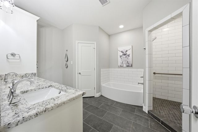 810 N Davis Street, West, TX 76691