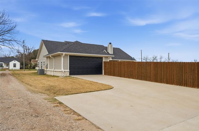 810 N Davis Street, West, TX 76691