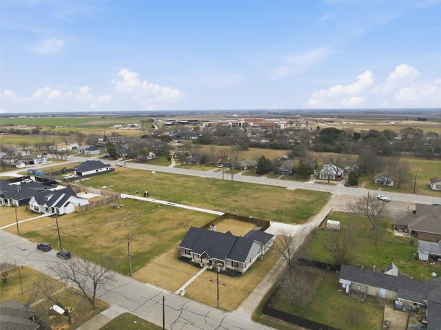 810 N Davis Street, West, TX 76691