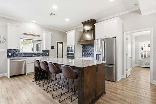 810 N Davis Street, West, TX 76691