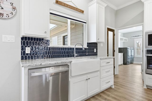 810 N Davis Street, West, TX 76691