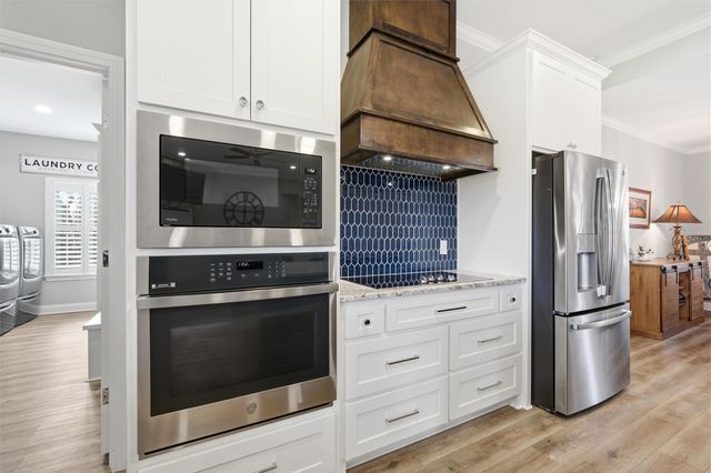 810 N Davis Street, West, TX 76691