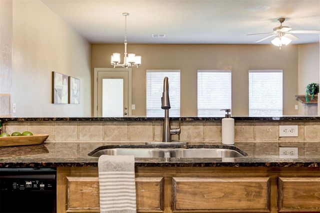 1716 Kamber Terrace, Edmond, OK 73003