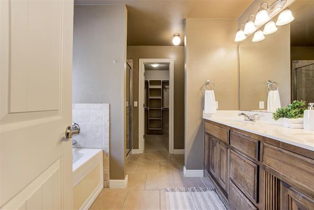 1716 Kamber Terrace, Edmond, OK 73003
