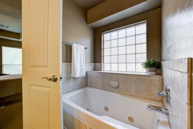 1716 Kamber Terrace, Edmond, OK 73003