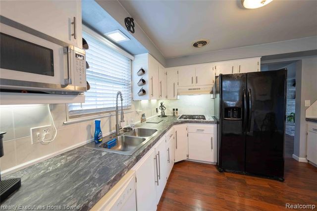 2854 Elmwood Street, Port Huron, MI 48060