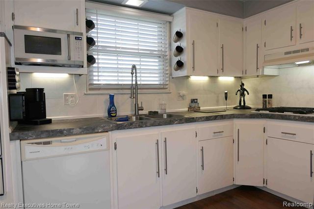 2854 Elmwood Street, Port Huron, MI 48060