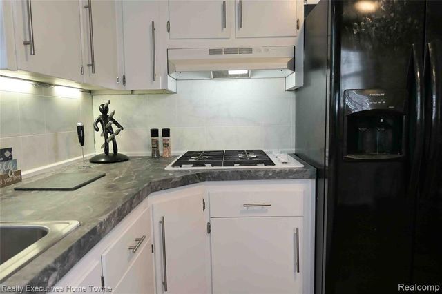 2854 Elmwood Street, Port Huron, MI 48060