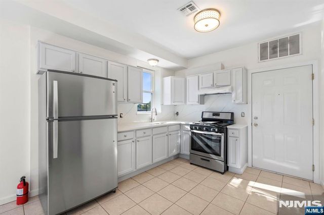 613 Ridge Road 2R, Lyndhurst, NJ 07071