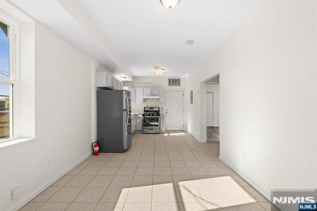 613 Ridge Road 2R, Lyndhurst, NJ 07071