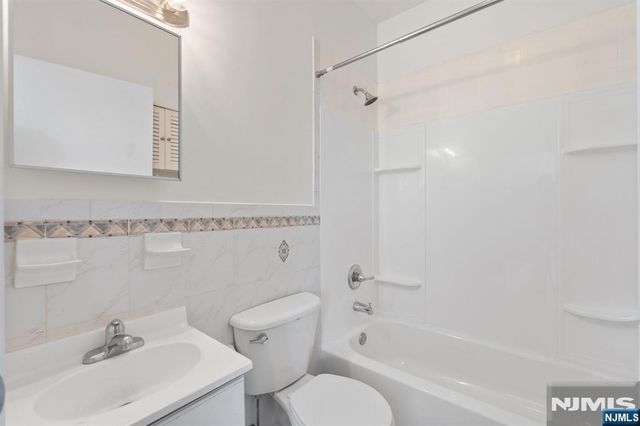 613 Ridge Road 2R, Lyndhurst, NJ 07071