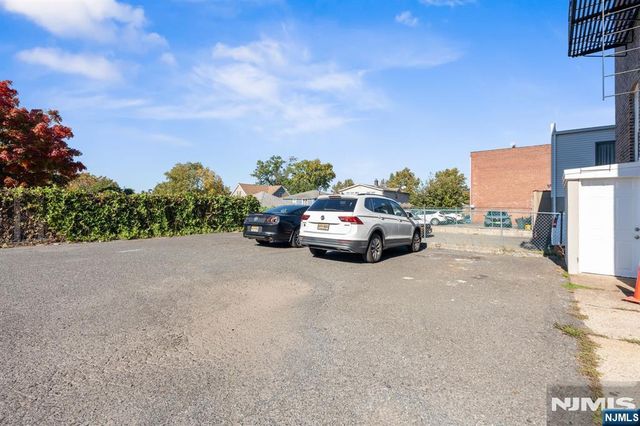613 Ridge Road 2R, Lyndhurst, NJ 07071