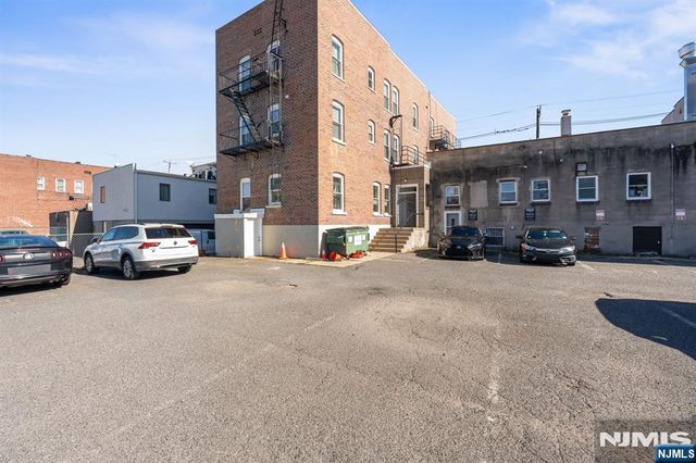 613 Ridge Road 2R, Lyndhurst, NJ 07071