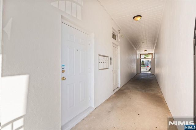 613 Ridge Road 2R, Lyndhurst, NJ 07071