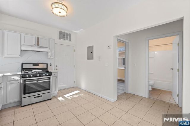 613 Ridge Road 2R, Lyndhurst, NJ 07071