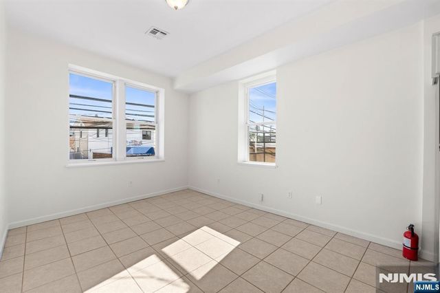 613 Ridge Road 2R, Lyndhurst, NJ 07071