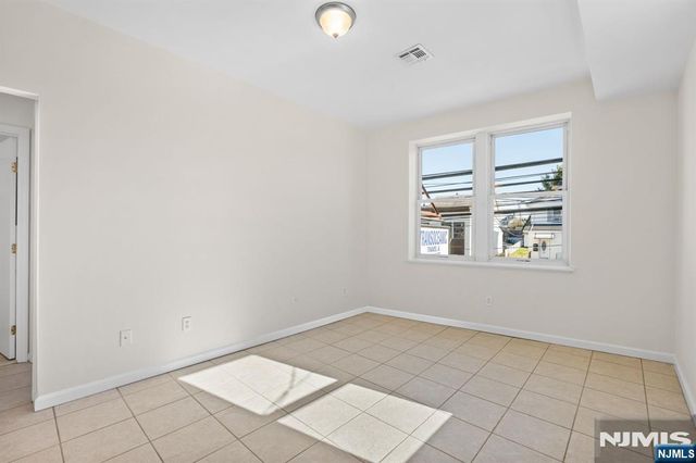 613 Ridge Road 2R, Lyndhurst, NJ 07071