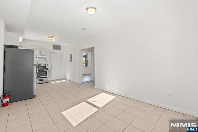 613 Ridge Road 2R, Lyndhurst, NJ 07071