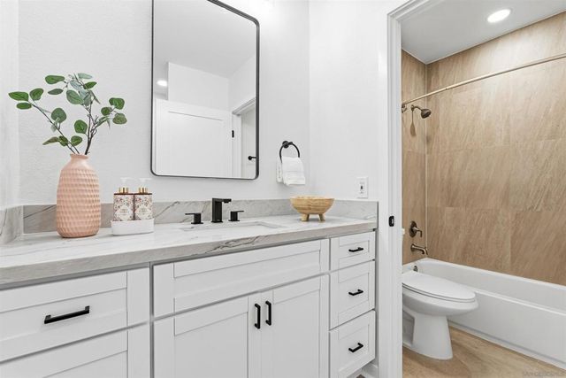 8441 Via Mallorca, La Jolla, CA 92037