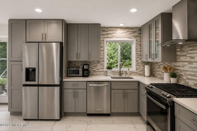 33 Heather Drive, Manalapan, NJ 07726