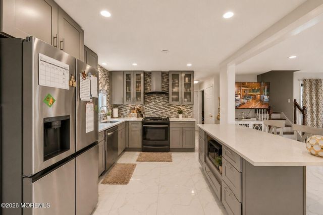33 Heather Drive, Manalapan, NJ 07726