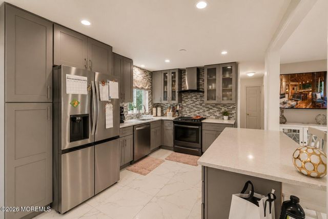 33 Heather Drive, Manalapan, NJ 07726