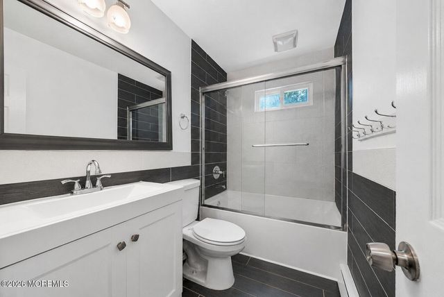 33 Heather Drive, Manalapan, NJ 07726