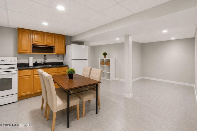 33 Heather Drive, Manalapan, NJ 07726