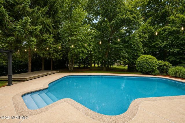 33 Heather Drive, Manalapan, NJ 07726