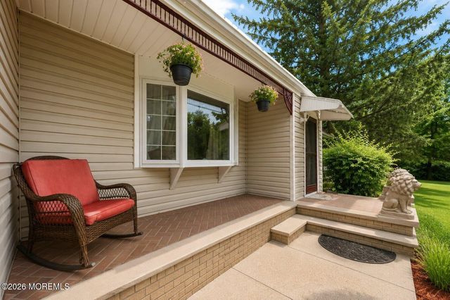 33 Heather Drive, Manalapan, NJ 07726