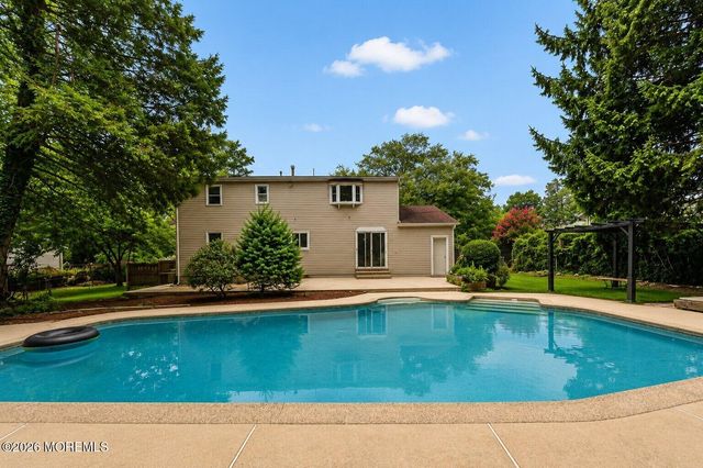 33 Heather Drive, Manalapan, NJ 07726