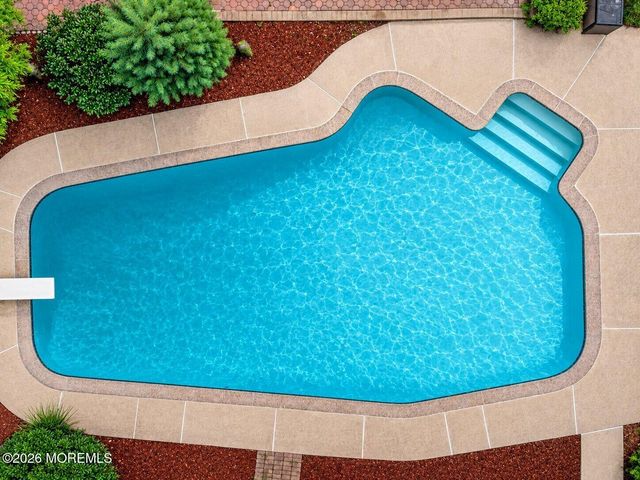 33 Heather Drive, Manalapan, NJ 07726