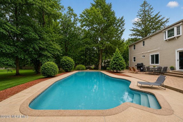 33 Heather Drive, Manalapan, NJ 07726