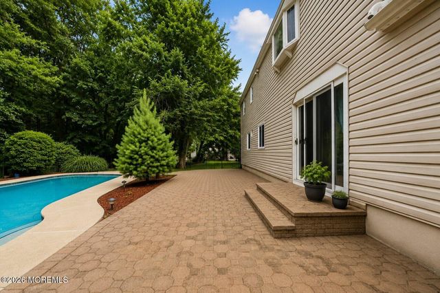 33 Heather Drive, Manalapan, NJ 07726