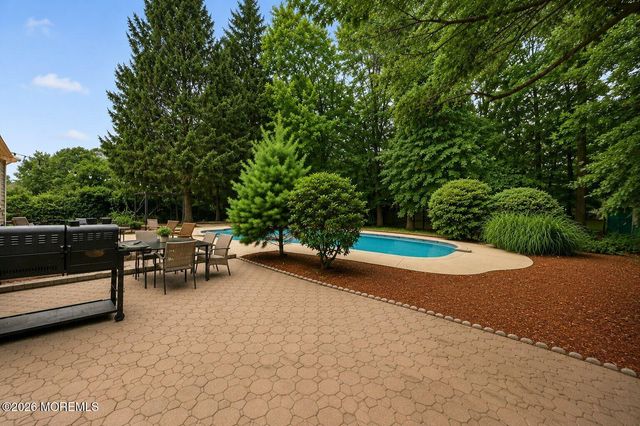 33 Heather Drive, Manalapan, NJ 07726