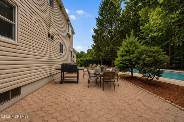 33 Heather Drive, Manalapan, NJ 07726