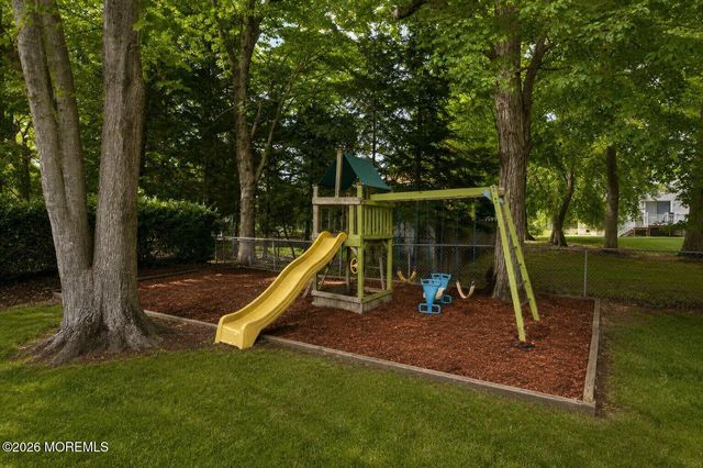 33 Heather Drive, Manalapan, NJ 07726