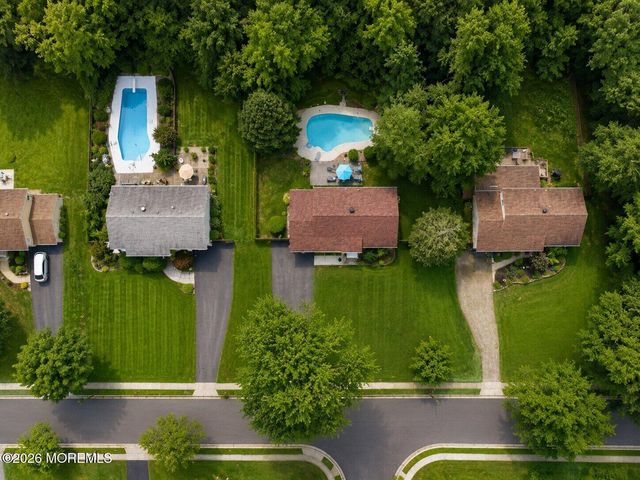 33 Heather Drive, Manalapan, NJ 07726