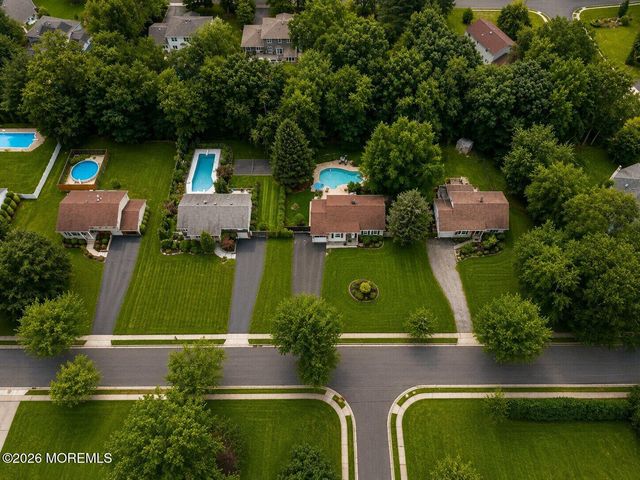 33 Heather Drive, Manalapan, NJ 07726