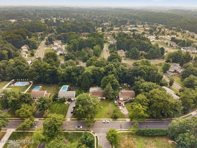 33 Heather Drive, Manalapan, NJ 07726