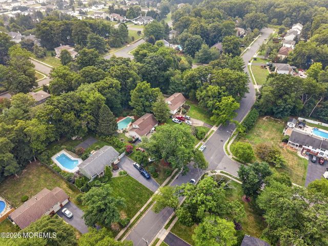 33 Heather Drive, Manalapan, NJ 07726