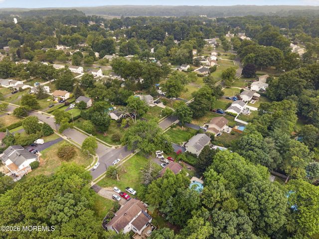 33 Heather Drive, Manalapan, NJ 07726