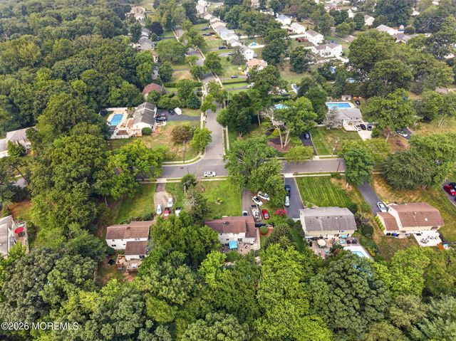 33 Heather Drive, Manalapan, NJ 07726