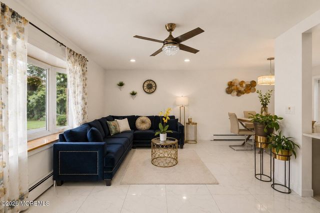 33 Heather Drive, Manalapan, NJ 07726